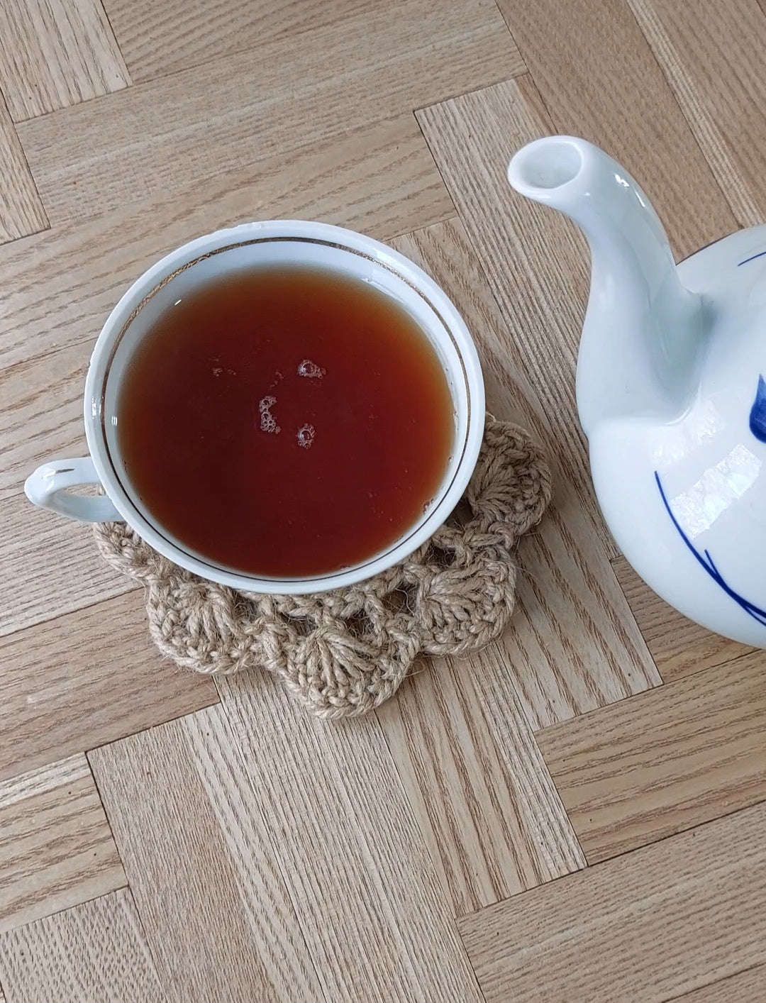 Juteni podložak za šalicu