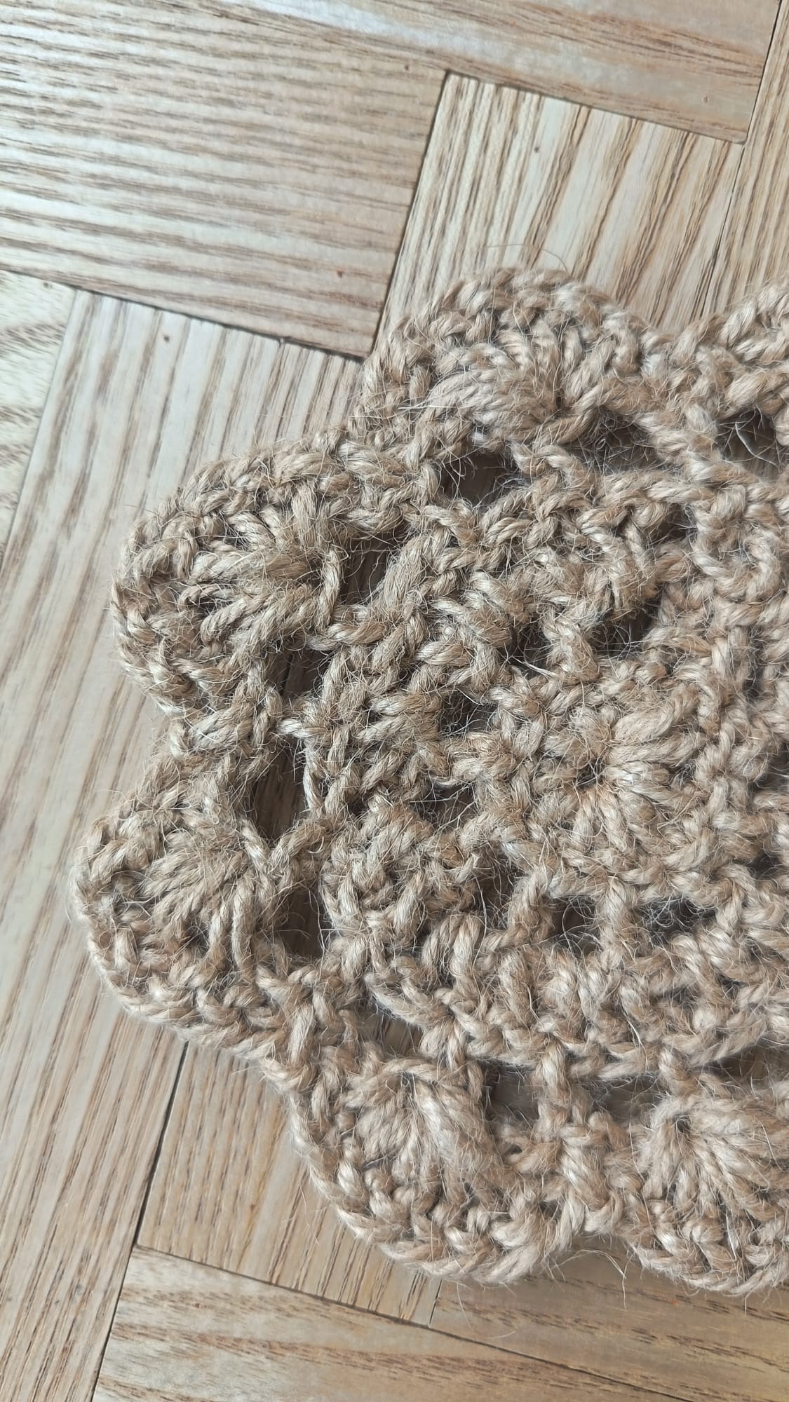 Juteni podložak za šalicu