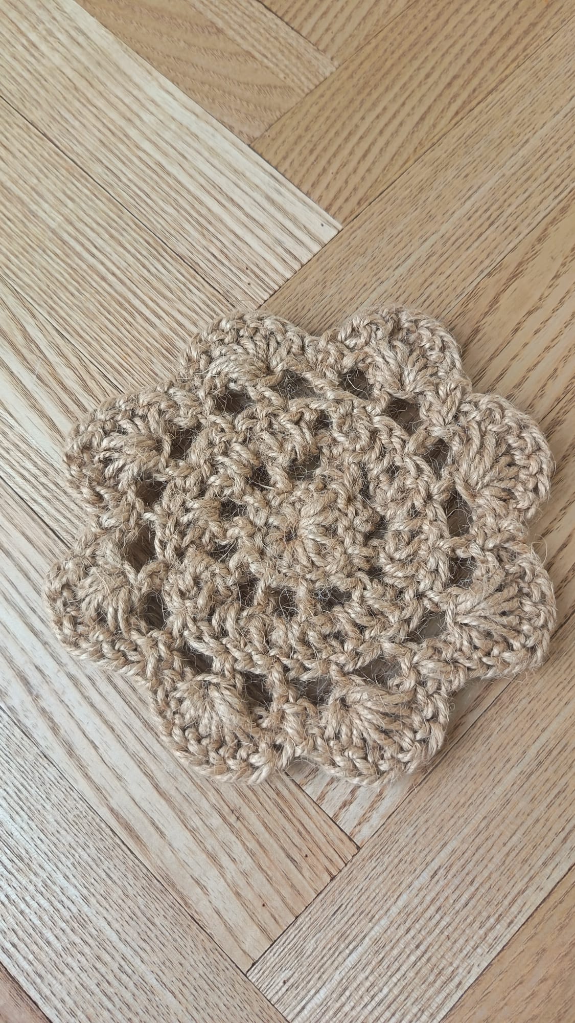 Juteni podložak za šalicu